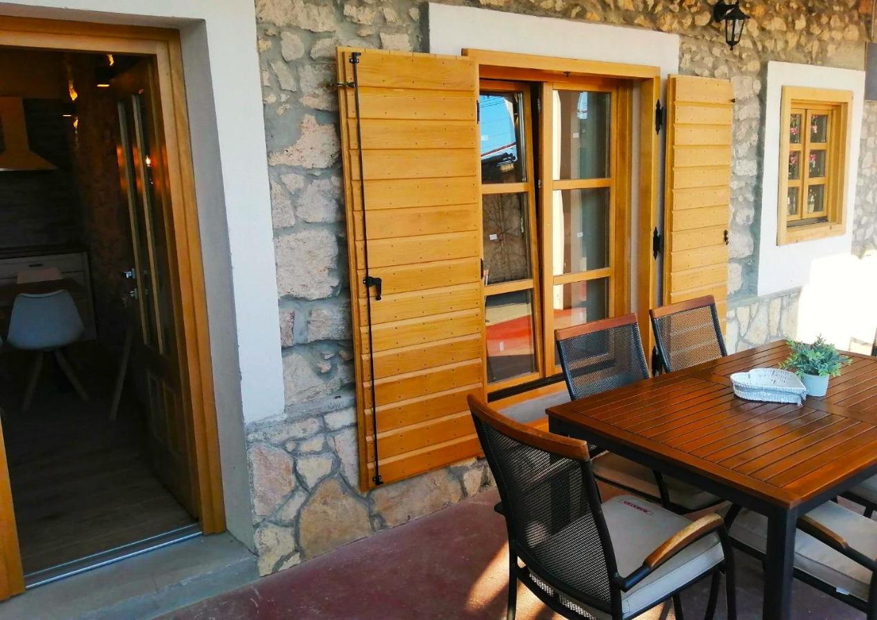 Apartments Dalmatian Stone House Turanj Exterior photo