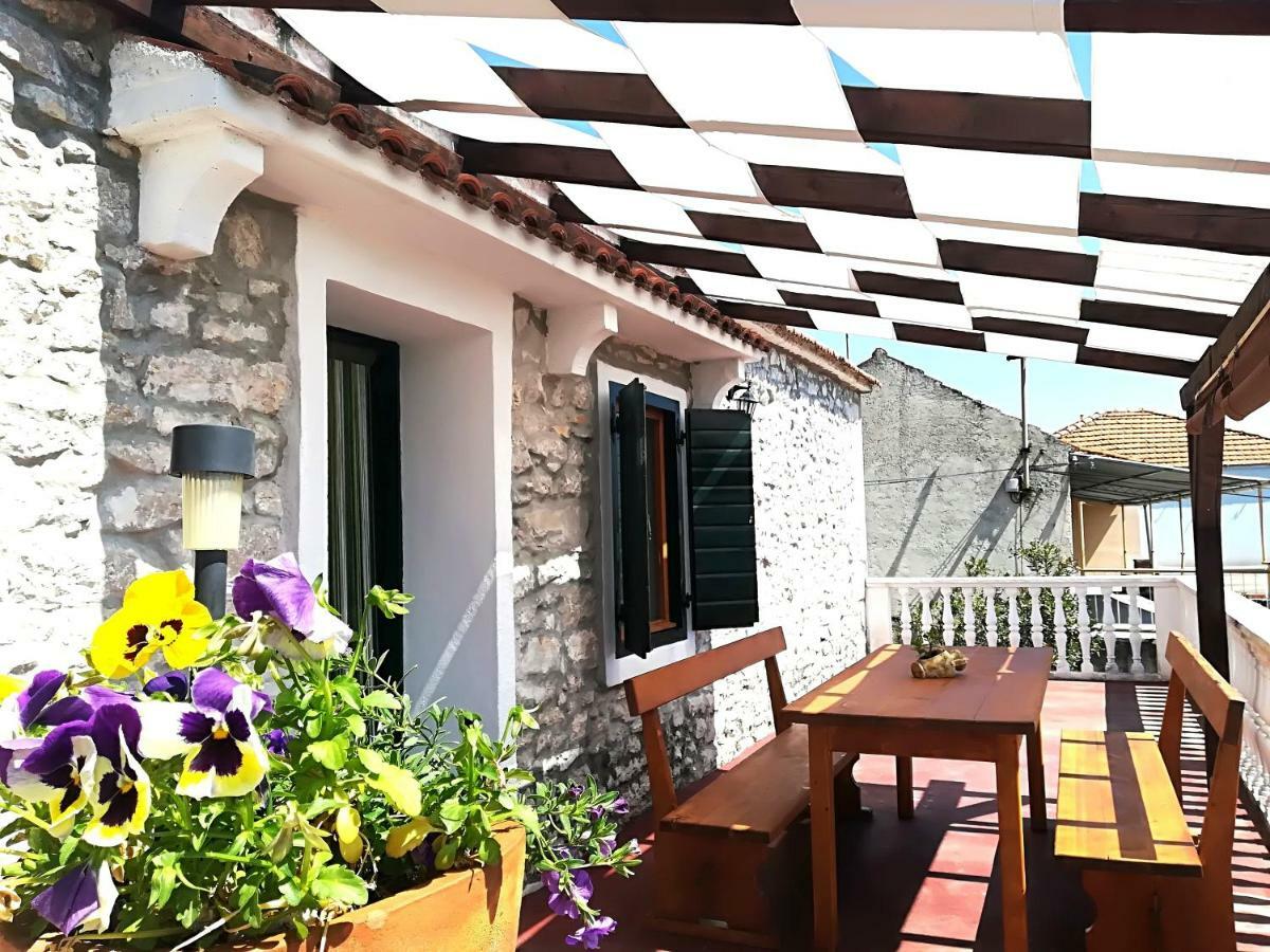 Apartments Dalmatian Stone House Turanj Exterior photo